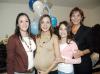ma_05012006_ 0 
Sandra Montoya de Hinojosa espera el nacimiento de su primer bebé y por ello Leticia Rubín Celis, Gisela y Natalia Tijerina  le ofrecieron una fiesta de canastilla.