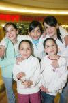 ni_10012006 3
Karla Llamas, Soraya Cepeda, Andrea Cepeda, María Llamas y Pamela Cepeda