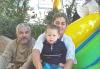 ni_14012006_0 
Julián Gutiérrez Estrada y Sonia Macías de Gutiérrez con su nieto Julián Gutiérrez García, el día que celebró su segundo cumpleaños.}