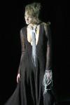 Una modelo luce un diseño de la marca Armando Basi para la temporada otoño-invierno 2006-2007 en un desfile de la primera jornada de la pasarela Barcelona.