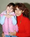 ni_20012006
 Paloma Romero con su mamá, Laura Cardona, en reciente festejo.
