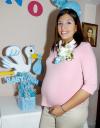 ma_22012006 
Con motivo del cercano nacimiento de su primer bebé, Angélica Ruiz de Hernández disfrutó de una bonita fiesta