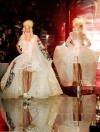 La modelo luce un diseño de John Galliano
