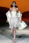 La modelo luce un diseño de Valentino