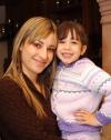 ni_26012006 
Elizabeth Gibert Lambros, con su pequeña hija Isabella