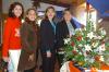 va_29012006 
Lilian Muñoz fue festejada por sus compañeras de trabajo Paty Sotomayor, Rosy Serrano y Perla Ramírez, al cumplir años