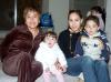 ni_02022006 
Alicia Rodríguez de Jaime con su hija Alicia Jaime de Ruiz, y sus nietos Isabella y Ricardo Ruiz Jaime en reciente convivio.
