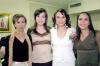 de_05022006 
Ana Judith Sánchez Zúñiga acompañada por un grupo de amigas en la despedida de soltera que le ofrecieron por su cercana boda