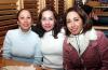 ch_05022006 
Irma RIvera de Jurado acompañada por sus hijas Cecy de Campos y  Claudia de Llaca y Claudia Montañez Rivera.