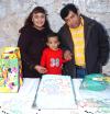 ni_05022006 
 El pequeño Gerardo Escobedo Valles celebró su segundo cumpleaños con un convivio que le organizaron Samuel y Lorena, sus padres
