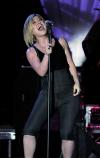 El espectáculo comenzó con una actuación del grupo animado Gorillaz que interpretó, 'Feel Good Inc.'. Posteriormente, Madonna, quien no fue nominada a un premio, cantó su éxito más reciente 'Hung Up'.