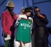 Jamie Foxx y Kanye West interpretaron Gold Digger, Dance Break y Touch the sky a manera de banda colegial