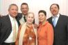 va_12022006 
Gloria Espinoza de Flores acompañada por sus hijos Emilio, Rur, Olaya y Bayardo Flores Espinoza, el día que festejó su 80 aniversario.