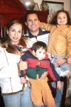 ni_12022006 
Eduardo Rivera Jiménez cumplió dos años de edad y sus padres Jorge  y Lilia le ofrecieron una fiesta.