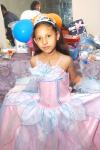 ni_12022006 
María Fernanda Álvarez Murrillo cumplió ocho años de vida y los celebró con una divertida piñata.