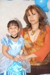 ni_12022006 
Melanie Villarreal Pineda acompañada por su mamá, Magdalena Pineda, quien le ofreció una merienda con motivo de su tercer cumpleaños