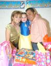 ni_13022006 
Con motivo de su cuarto cumpleaños, el pequeño Sergio Rojas Murra fue festejado con un convivio preparado por sus padres Sergio y Elizabeth y su hermanito.