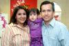 ni_19022006
 Fernanda Luna Giacomán acompañada por sus papás en su fiesta con motivo de su segundo cumpleaños.