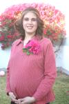 ma_26022006 
Con motivo del próximo nacimiento de su bebé, Lupita de la Torre de González disfrutó de una fiesta de canastilla