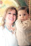 ni_26022006 
Alejandra Nahle de Mijares con su hijito Santiago Mijares Nahle