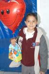 ni_26022006 
Con motivo de sus siete años de vida, Érick Martos Silva fue festejado por sus compañeros del colegio