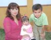 ni_26022006 
Duina de Villarreal con sus hijoss Paola y Carlos