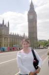Martha Ochoa Valdés frente al Big Ben, en un paseo por Londres, Inglaterra.