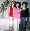 ma_04032006 
 Martha Ávalos de Fahur con su mamá y su suegra