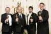 Definitivamente fue una noche de “alto impacto ”. Esta vez los pronósticos no se cumplieron y la cinta Crash sorprendió al ganar a la favorita, Secreto en la Montaña, el Oscar a la Mejor Película de 2005. Un sorprendido Paul Haggis, productor, director y guionista de Crash (conocida en México como Alto Impacto) subió junto con la productora Cathy Schulman a recibir el premio de Mejor Película de 2005, en un Teatro Kodak que se cimbró al momento en que Jack Nicholson reveló el nombre de la cinta ganadora. Crash ya había obtenido el Oscar al Mejor Guión Original (Paul Haggis y Bobby Moresco), rubro en el que