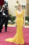 Esta fiesta es sinónimo de glamour y los actores y sobre todo, las actrices, lucieron sus mejores galas. Una de ellas fue la británica Keira Knightley, la joven portó un vestido largo con cauda color uva, cabello recogido y un collar de piedras de colores.