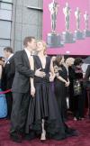 El matrimonio en la vida real y en la ficción (Secreto de Montaña), Heath Ledger y Michelle Williams, ella de amarillo, entraron en el teatro agarrados de la mano. Ledger comentó que lo mejor que le ha dado esta película es su esposa y su hija.
