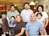 gr_05032006 
Matías Rodríguez Chihuahua acompañado por sus hijos, Adriana, María, Yuri, y sus nietos Jesús, Kurnikova, Zoila y Jesús sus