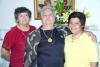 va_07032006 
Con motivo de su cumpleaños, la señora Bertha Irene Álvarez García fue festejada con un convivio por sus familiares y amigas.