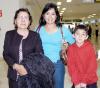 vi_10032006
Cristina Alatorre, Édgar de la Cruz y Adela Félix viajaron a Tijuana, los despidió Adela.