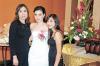 de_09032006 
Nadia junto a su mamá, Tere Rivera y su hermana, Marcela Nava.