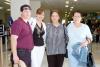 vi_10032006 
Pina Graham, Anelisse Galván, Cristina Graham y Enrique Galván viajaron a Miami.