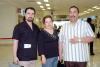 vi_11032006 
Salvador, Patricia, y Salvador Ulloa, viajaron a Los Cabos.