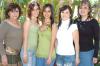 de_12032006 
Ana Patricia Téllez Carrillo acompañada por Verónica Triana, Tere de Triana, Brenda Triana y Maribel Triana, en la despedida de soltera que le ofrecieron por su próxima boda.