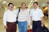 vi_14032006 
Procedentes de México, llegaron a Torreón Mario Meléndez y Miguel Razo, los recibió Rosalío Ortega.