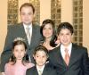 va_14032006
José Rosas Villarreal y Olga Vázquez de Rosas con sus hijos Carlos Alejandro, Andrea y Daniel Rosas Vázquez.
