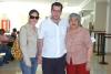 vi_21032006 
Armida Murrieta, María y Marilin Espinoza, viajaron a Phoenix y fueron desperidas por la familia Márquez Cázares.