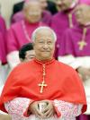 Benedicto XVI celebró el primer consistorio de su Pontificado, en el que entregó el capelo cardenalicio a quince nuevos purpurados, entre ellos los arzobispos de Toledo (España) y Caracas y el obispo de Hong Kong, Zen Ze-kiun (foto) , muy crítico con Pekín por su política religiosa.
