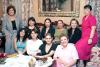 gr_24032006 

Laura, Maricruz, Astrid, Paty, Tere, Telis, Blanquita, Lupita y Luzma acompañando a María Milán, el día de su cumpleaños.