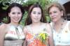 de_30032006 
La novia acompañada por su mamá, María Guadalupe Trigo Peña y sus suegra Alba Däher de Berumen.