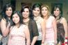 de_30032006 
Vanessa junto a su mamá María Guadalupe Trigo peña, y sus hermanas, Maribel, Alejandra, Mayela y Marisol Barajas.