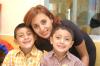 ni_31032006 
Roy Alejandro Arias Muñoz cumplió tres años de vida y su mamá, Mayra Muñoz de Arias y su hermanito lo festejaron.