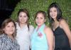 de_06042006 
Carolina Cepeda acompañada por Sara Garza, Adriana Anaya y Patricia Anaya de la Torre.