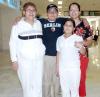 vi_06042006 
Yolanda de Castruita, Jesús, Guadalupe y Yolanda Espinoza viajaron a Estados Unidos.