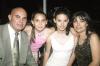 va_07042006 
 Ricardo Olivares Porras y Lucía López de Olivares con sus hijas Lucía y Carla