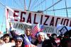 En Nueva York, los manifestantes mostraron carteles con consignas como: 'Estamos en Estados Unidos', 'los valores de los inmigrantes son los valores de la familia' y 'legalizar, no penalizar'. Un mensaje exigía: 'Bush, renuncia'.